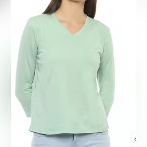 Columbia Women's Light Green Long Sleeve V-Neck Top